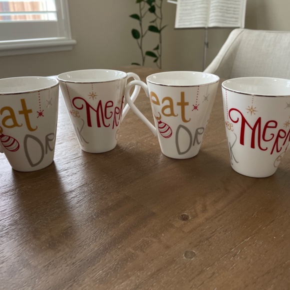 Christmas holiday Lenox mugs set of 4 NWT - Picture 3 of 5